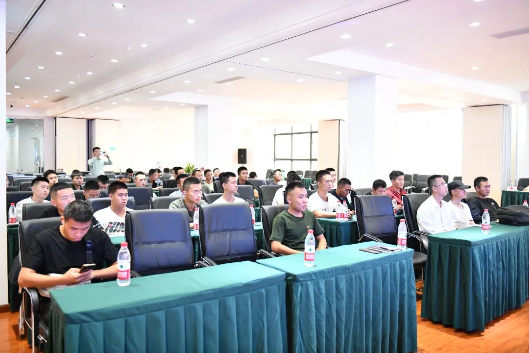 戎耀归绵不退志 职场扬帆再启航 ——伟易博餐饮集团退役武士岗位宣讲活动