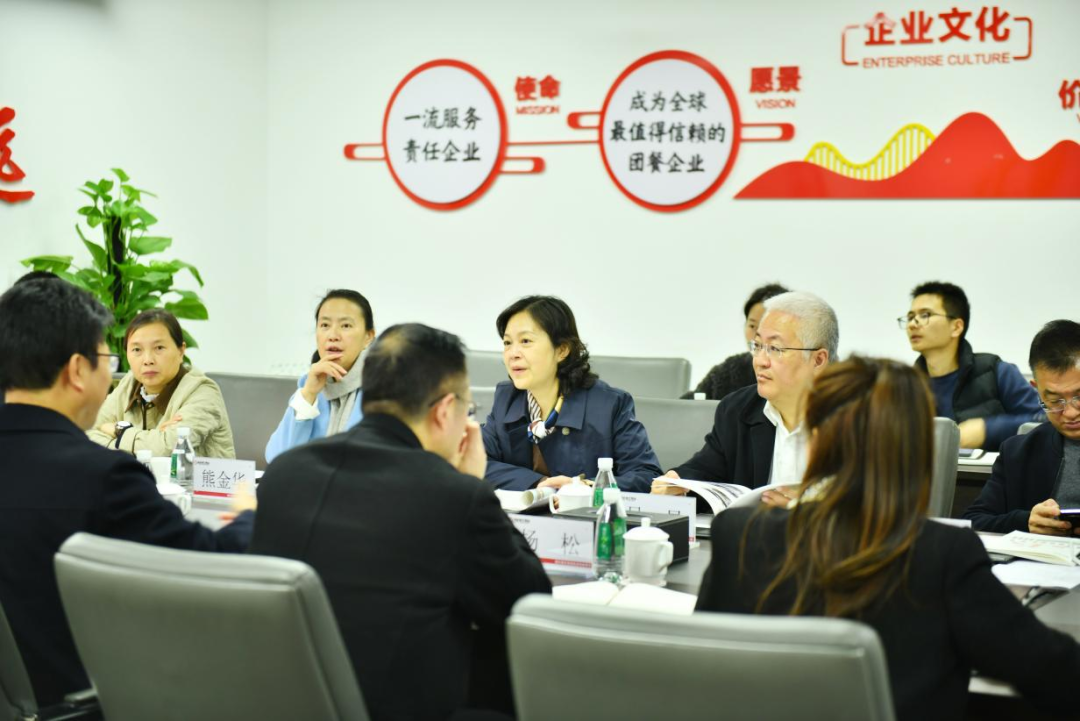 四川省商务厅副厅长尹奇志一行莅临伟易博餐饮集团调研指导